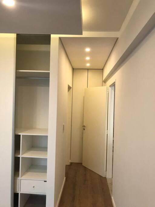 Suite In San Telmo Dormitorio En Suite Con Dos Banos Y Balcon A La Calle Буенос Айрес Екстериор снимка