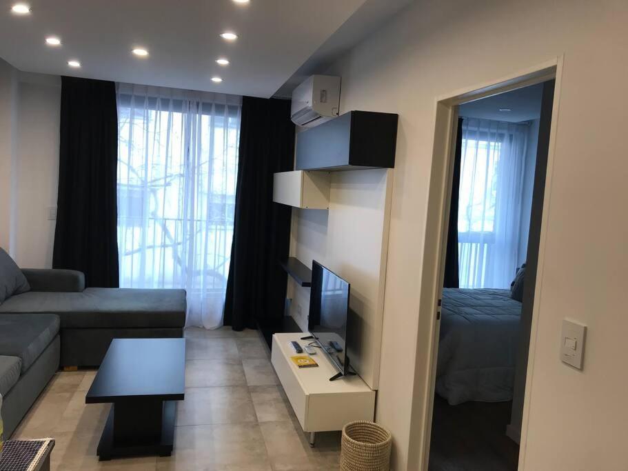 Suite In San Telmo Dormitorio En Suite Con Dos Banos Y Balcon A La Calle Буенос Айрес Екстериор снимка