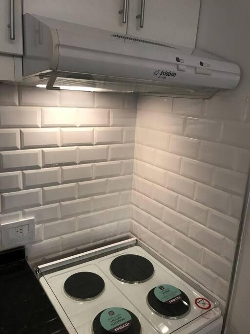 Suite In San Telmo Dormitorio En Suite Con Dos Banos Y Balcon A La Calle Буенос Айрес Екстериор снимка