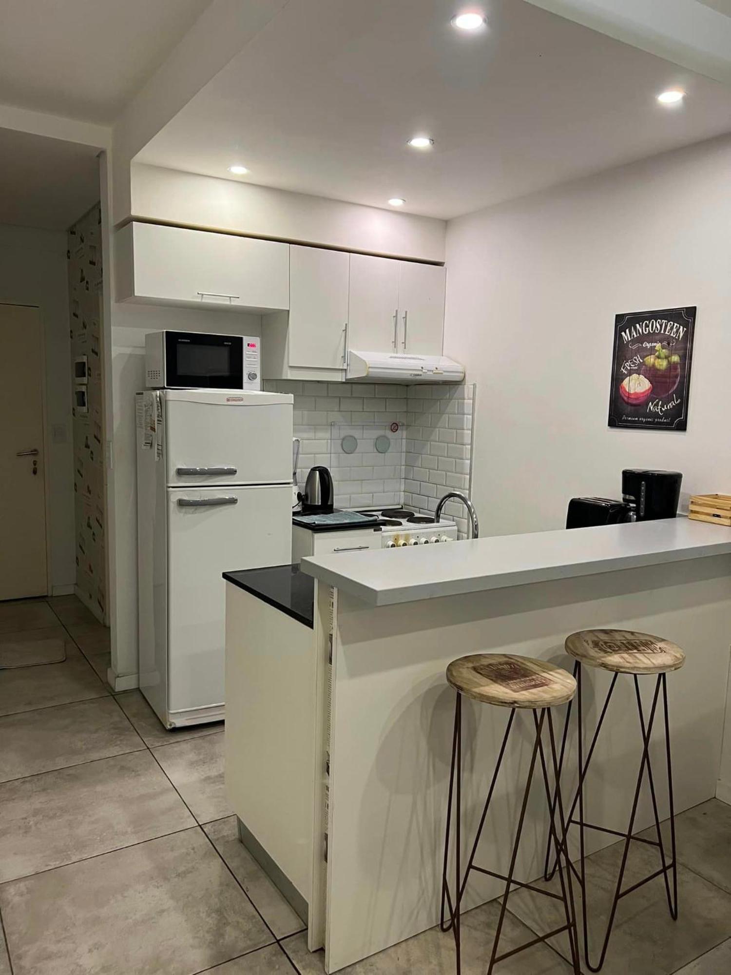 Suite In San Telmo Dormitorio En Suite Con Dos Banos Y Balcon A La Calle Буенос Айрес Екстериор снимка